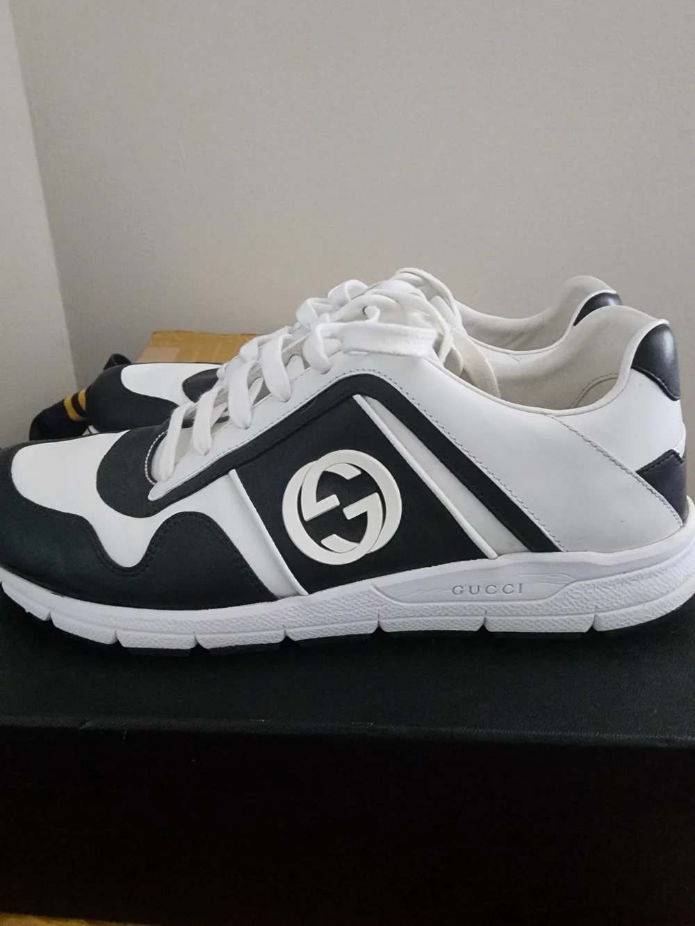 Gucci White and Black Leather Logo Sneakers